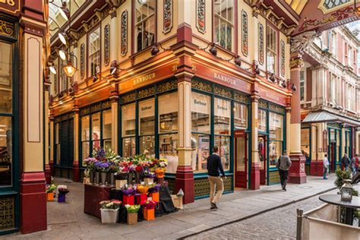 Unveiling The Secrets Of Rainbow Shops: A Style Paradise Awaits